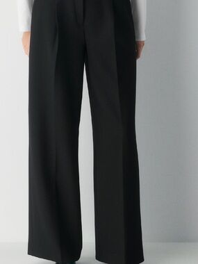 Like new Aritzia black pants